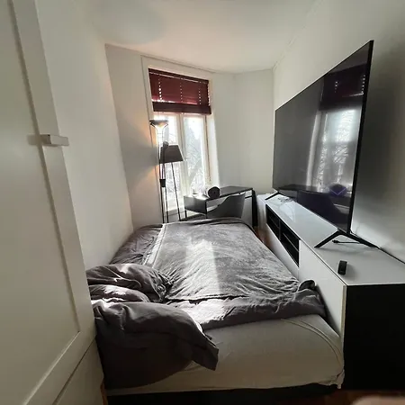 Rum i privatbostad Sunny Cozy In Ideal For Solo Travelers Oslo